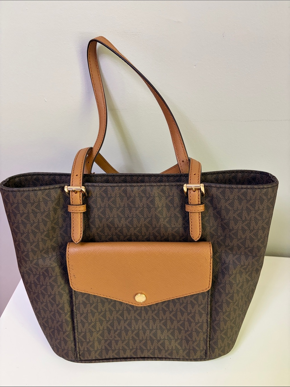 Michael Kors Jet Set Medium Logo pocket Tote Bag in Brown and acorn colorway